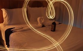 Magnífico APTO de Charme - Beira Mar - 3 quartos COM AR CONDICIONADOS SPLIT NOVOS - 2 banheiros - 2 vagas de garagem - Internet Wi-Fi - Disney Plus - Star PLus - Netflix - 4 varandas privativas - 2 elevadores - Redes para descanso - LUXO